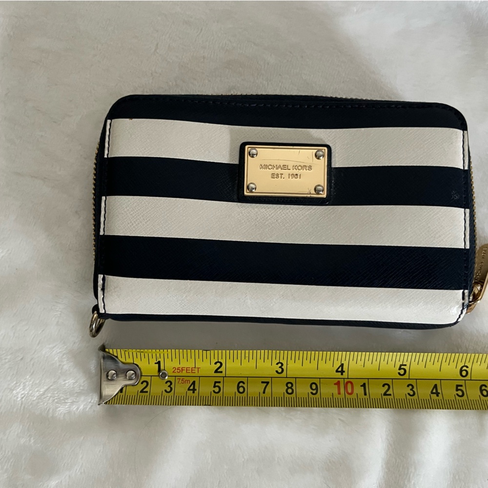 Michael Kors’s wallet